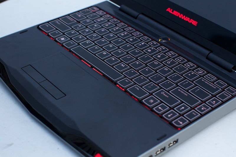 Illustration for article titled Alienware M11x Review: Gaming's New Featherweight Division